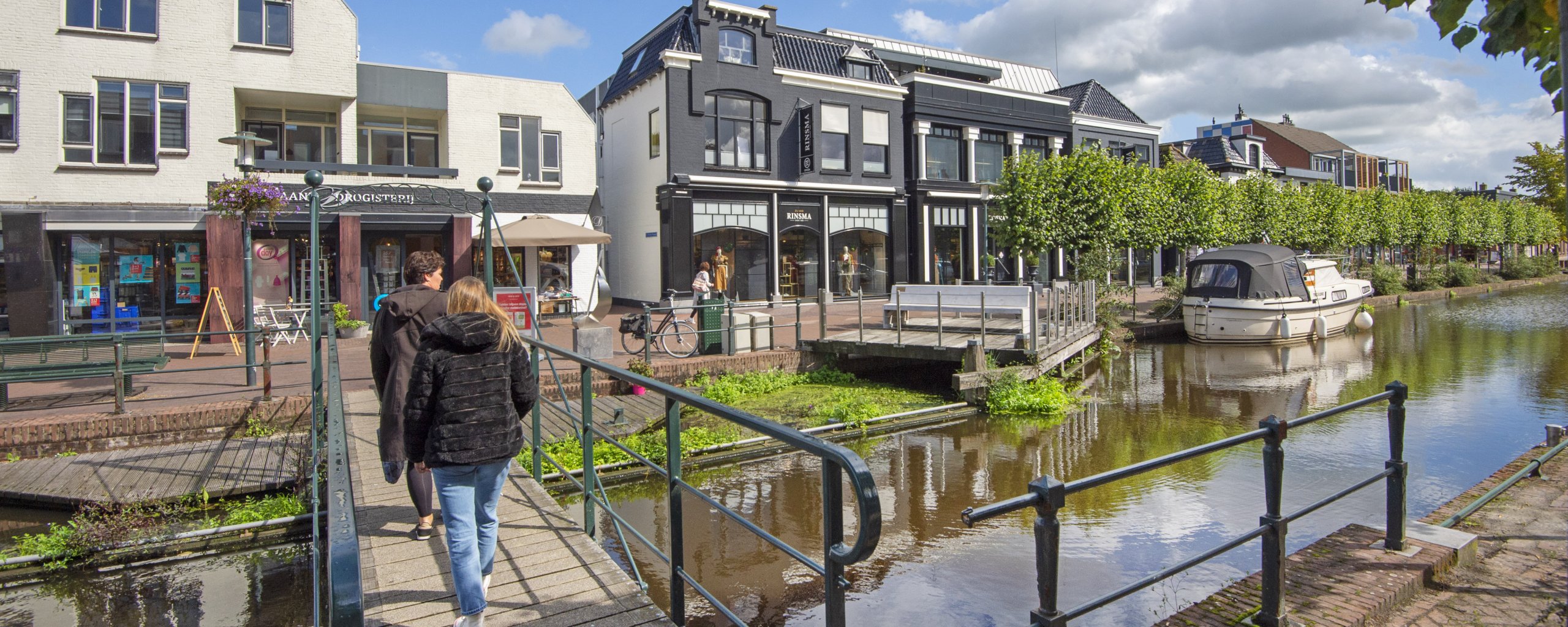 Gorredijk bruggetje over het water foto gemaakt door Marcel van Kammen