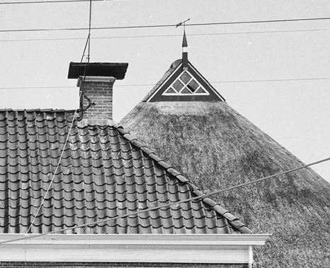 Rijksmonument Beetsterweg 13, Beetsterzwaag in 1976. Schuur niet meer aanwezig, alleen het voorhuis van de boerderij is bewaard gebleven.