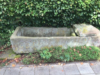 Sarcofaag op particulier terrein Beetsterzwaag