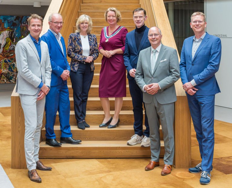Foto, wethouders, burgemeester, gemeentesecretaris