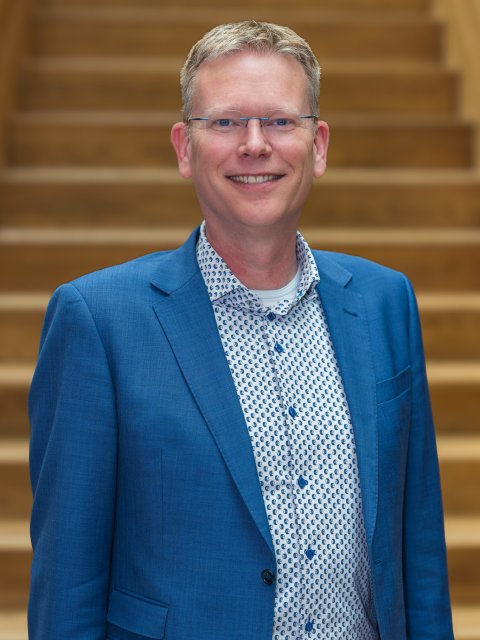 Portretfoto Dirk van Eeten, gemeentesecretaris