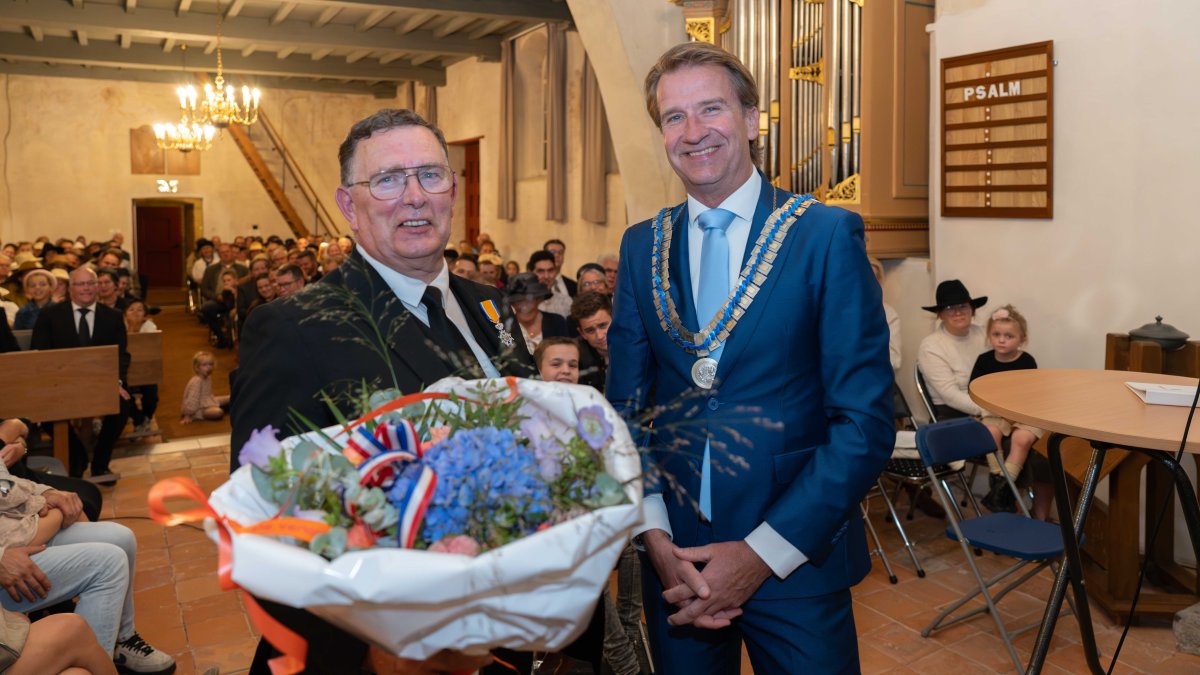 Koninklijke Onderscheiding voor Dominee Arie Simons uit Valburg