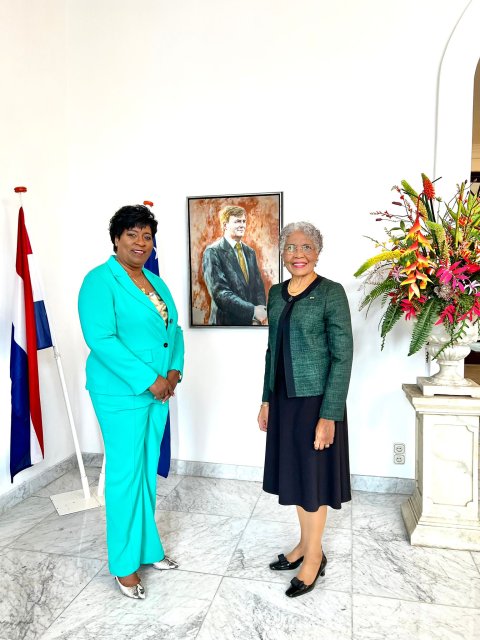 Huramentashon Señora Ruthmilda Larmonie-Cecilia na Gobernador di Kòrsou.