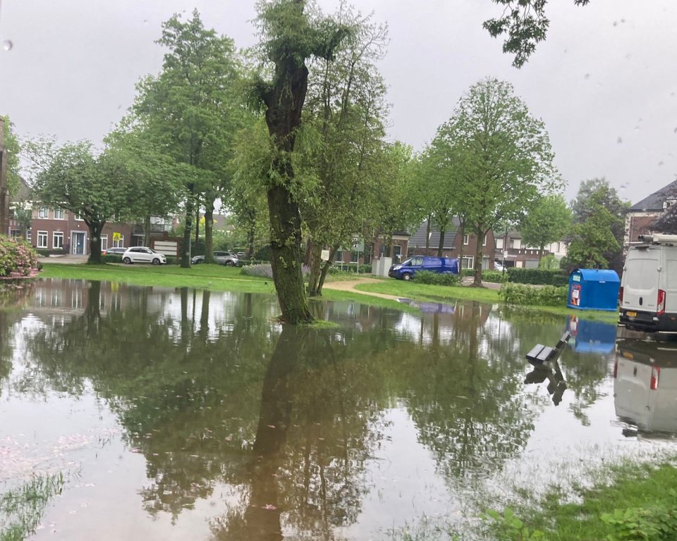 Een ondergelopen park in Hoogeloon