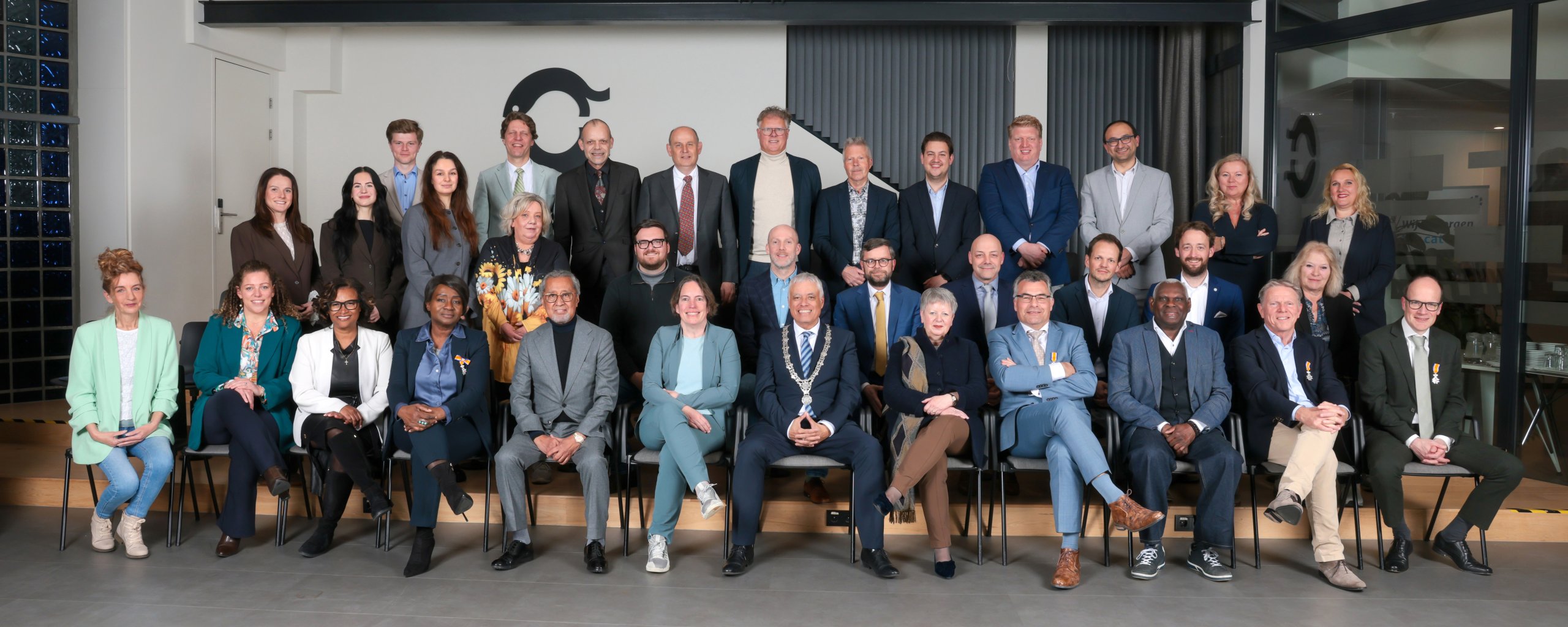 Groepfoto van de aftredende gemeenteraad