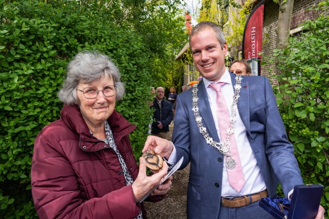 Anna Swets-van Soest ontvang Capels Compliment