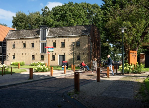 De entree van het museum in Joure