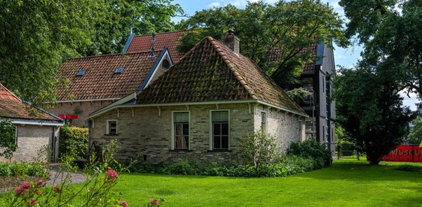 Een van de historische panden op het terrein van museum Joure