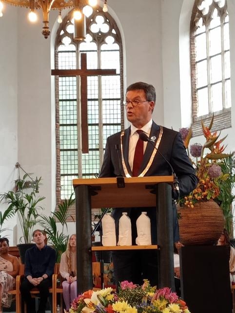 Burgemeester Van den Tillaar spreekt excuses slavernijverleden uit