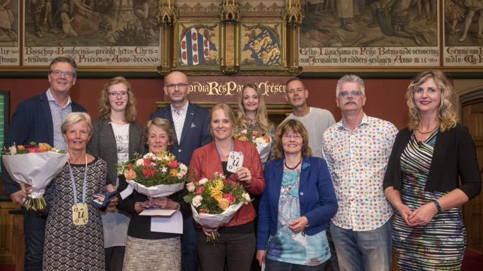 Fotomoment met alle prijswinnaars van Frysk Diktee 2017