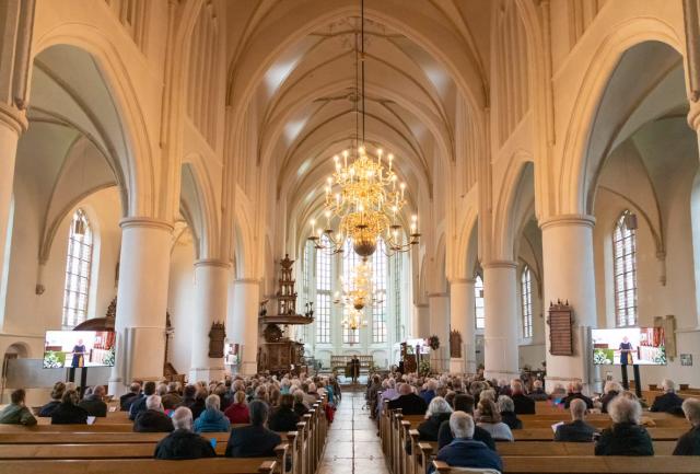 De binnenkant van de Martinikerk in Bolsward