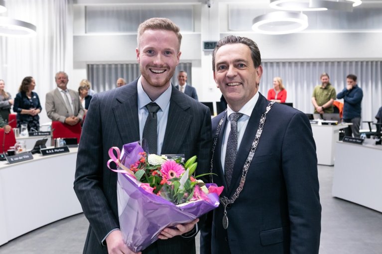 Commissielid Fabian van der Tang en burgemeester Bezuijen