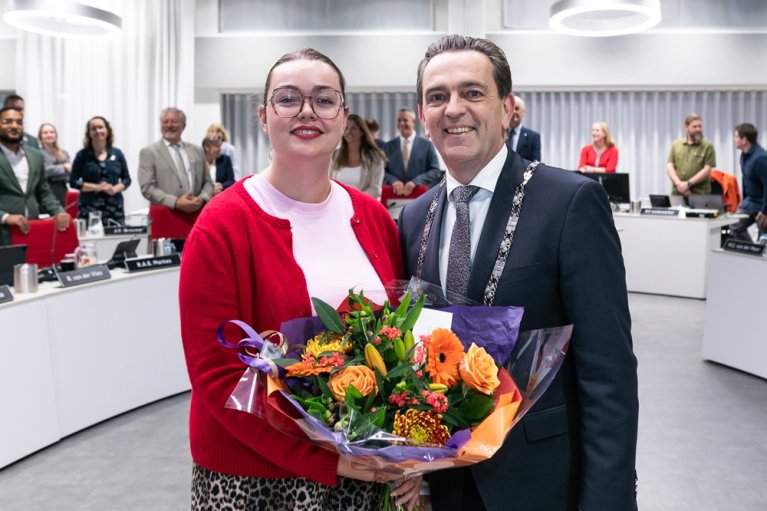 Commissielid Rosalie Bedijn en burgemeester Bezuijen