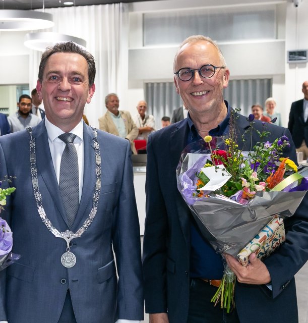 Raadslid Fred van Proosdij en burgemeester Michel Bezuijen