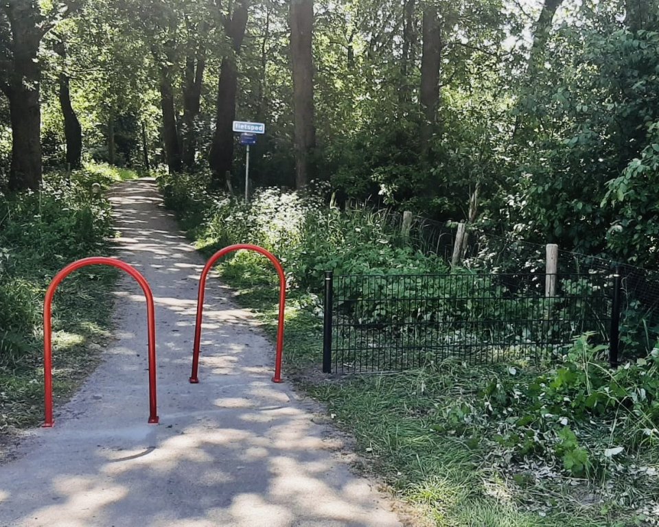 Hekjes bij de oversteekplaats bij de N224