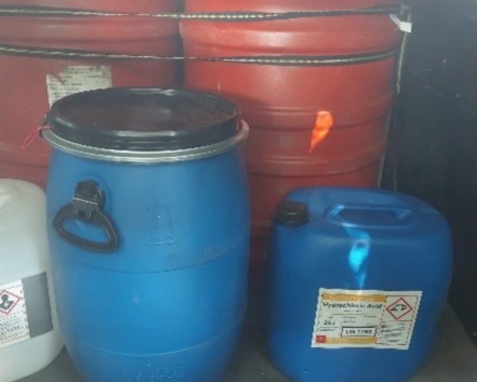 Plastic tonnen en yerrican