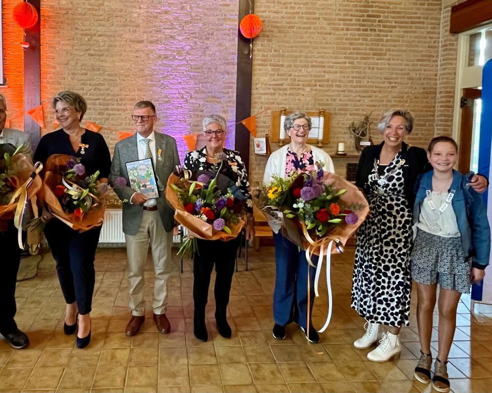 5 gedecoreerden, de burgemeester en de kinderburgemeester