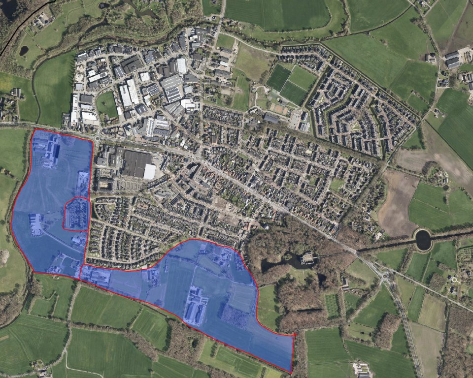luchtfoto van de gemeente met aan de onderkant het vlak in het blauw aangegeven