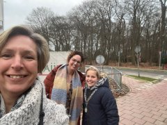 Burgemeester Doornenbal, Sanne en Esther