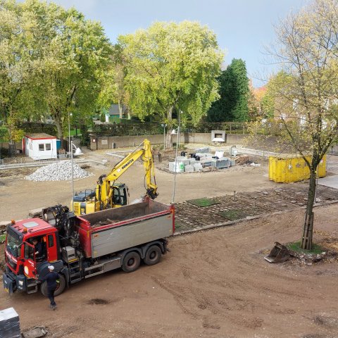 11 november 2024: de grond wordt klaargemaakt en waar nodig weggehaald.