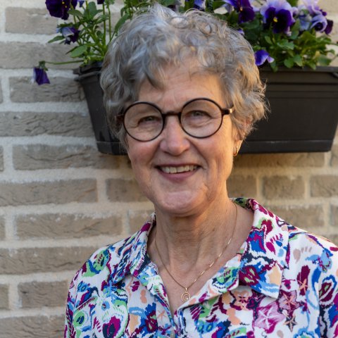 Foto van gedecoreerde mw Spooren-van Gestel