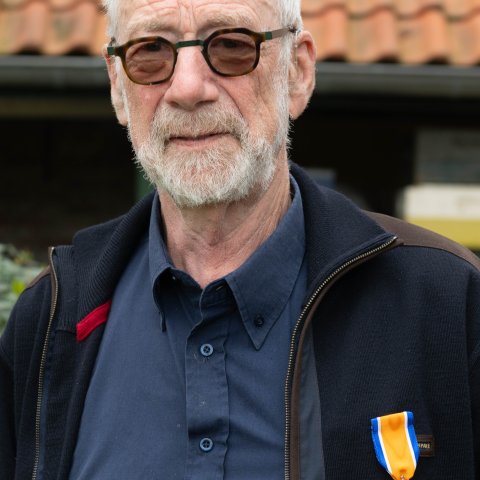 Op de foto: Pierre Sanders, Ridder in de Orde van Oranje-Nassau