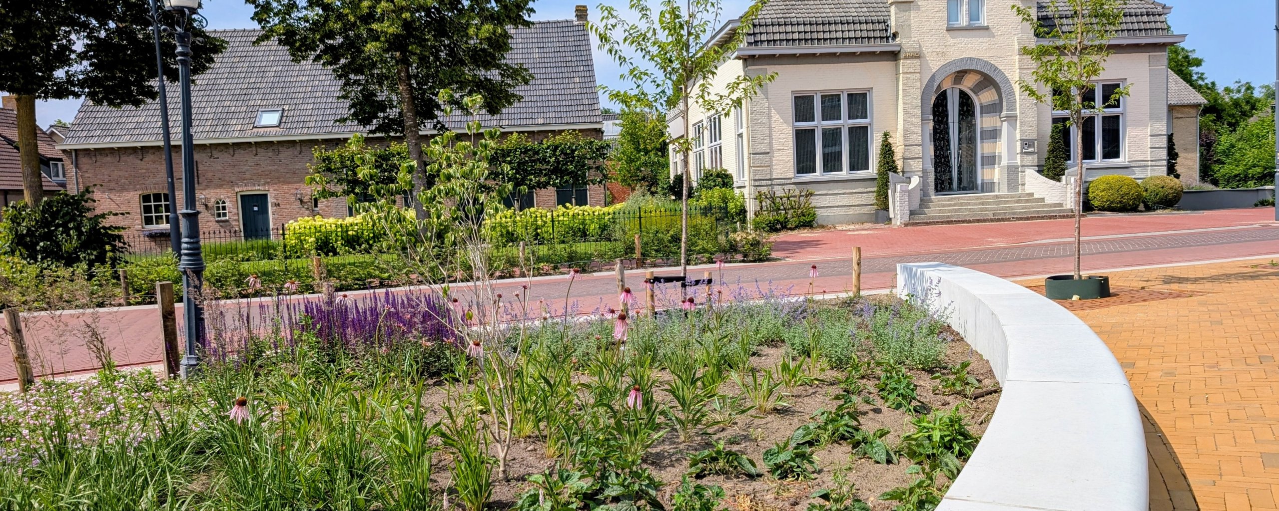 Foto vernieuwde Dorpsplein Lage Mierde