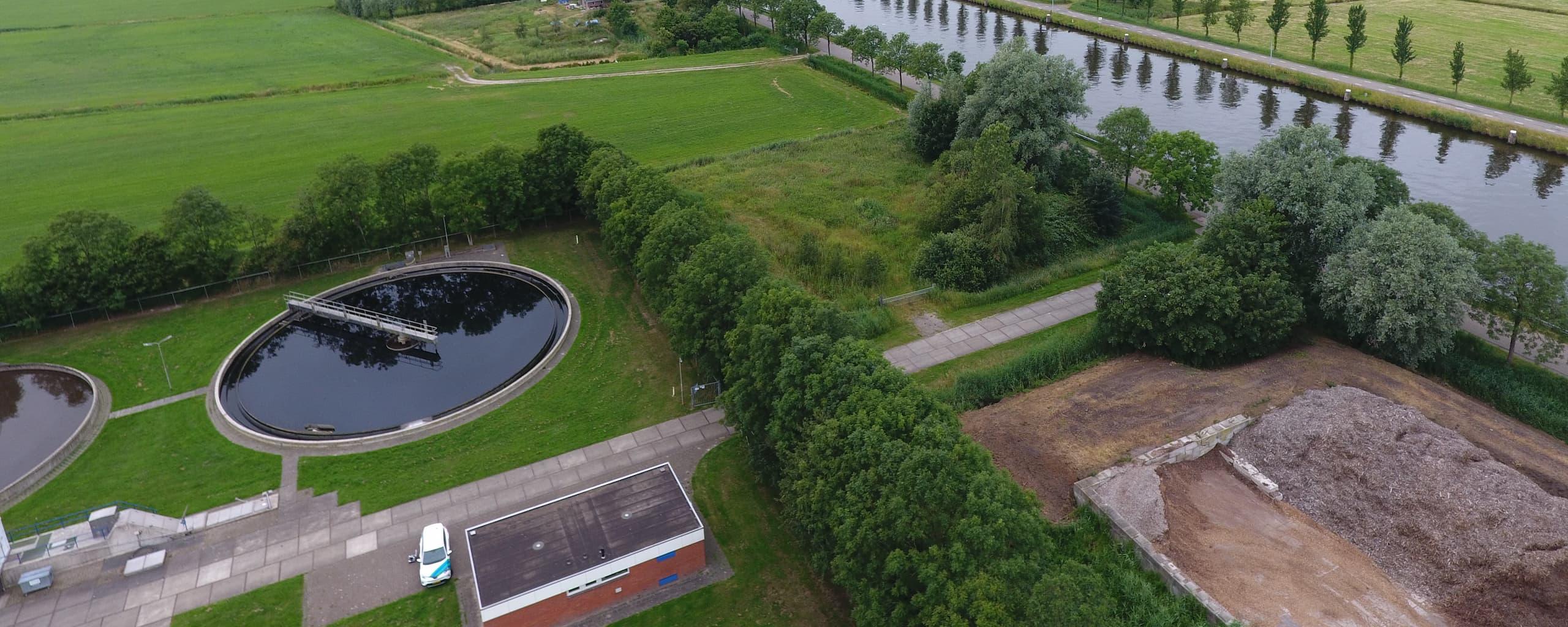 Huidige zuiveringslocatie bij Gaarkeuken, met zicht op het Van Starkenborghkanaal