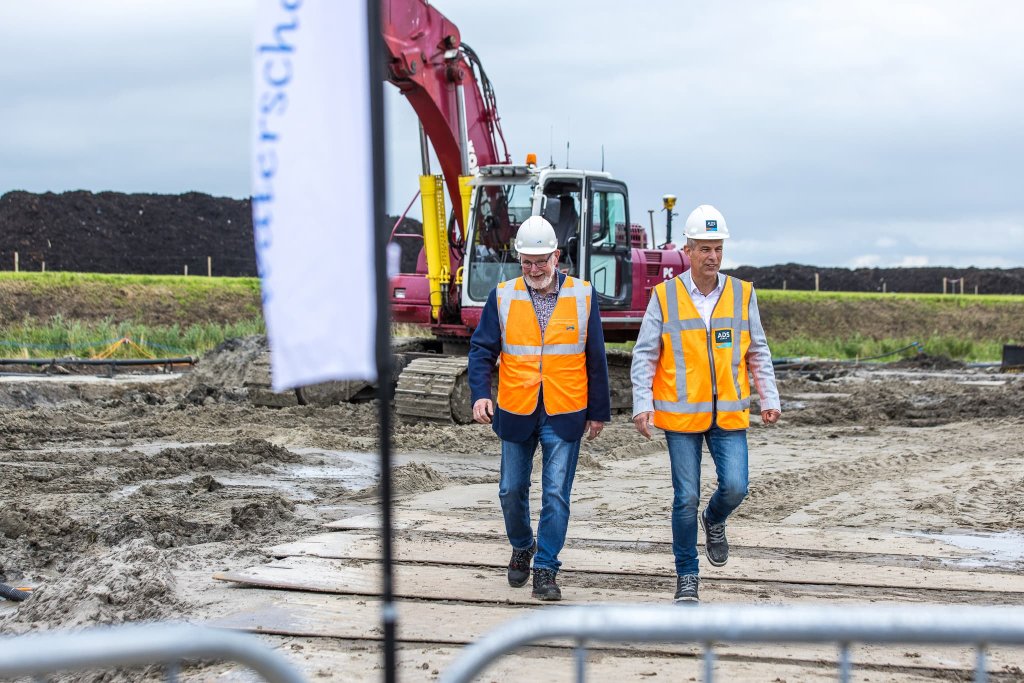 Herman Beerda (Dagelijks bestuurslid) en Bert Eenkhoorn (ADS-groep, aannemer)