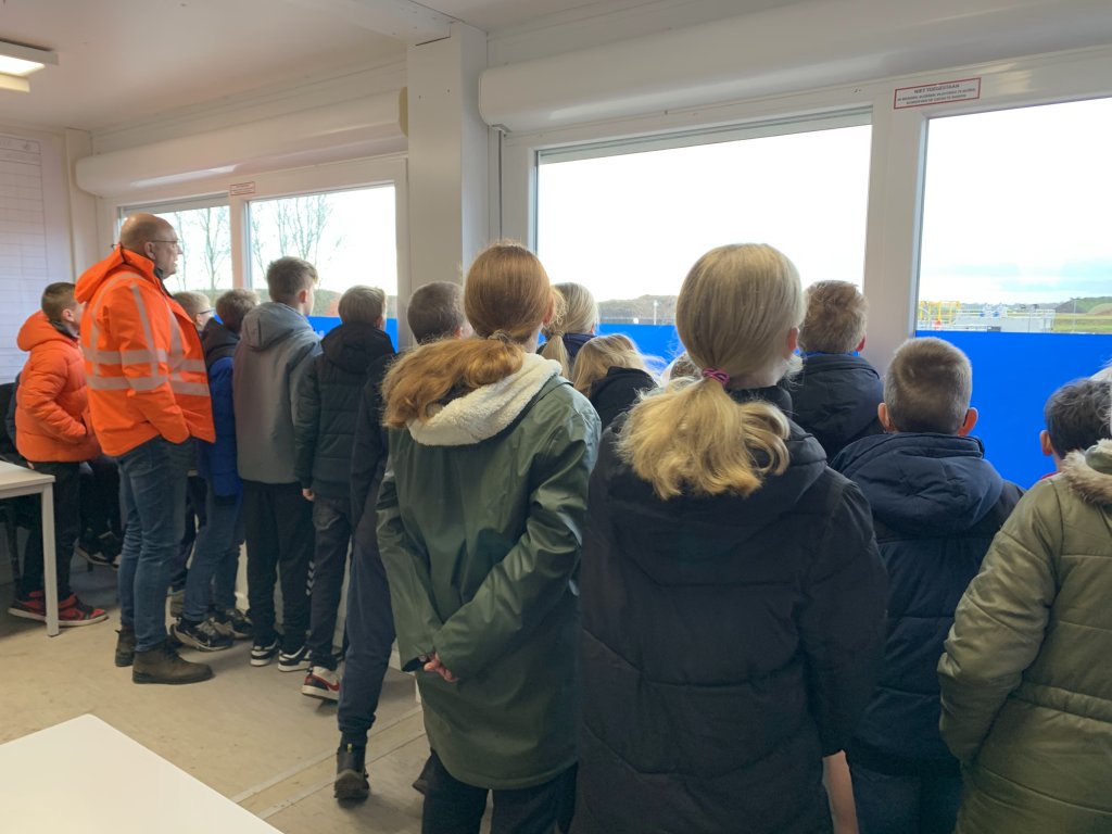 Schoolklas op bezoek in Gaarkeuken