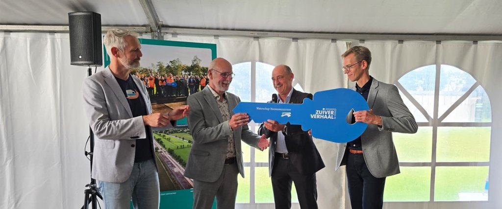 Sleuteloverdracht tussen aannemers en waterschap
