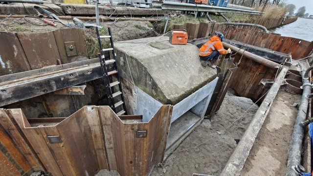 Renovatie van uitstroomwerk om straks meer gezuiverd afvalwater door te laten op weg naar het oppervlaktewater