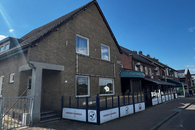 Het huidige pand aan de Dijk 11-13 in Montfort.