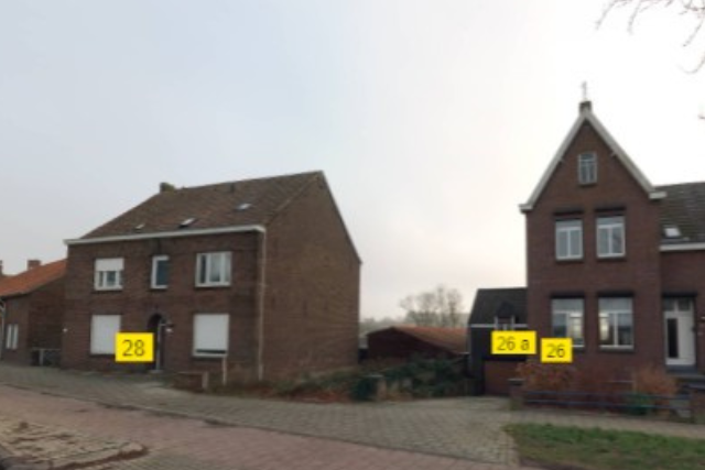 De bestaande bebouwing aan de Heinsbergerweg in Melick. We zien nummer 26, 26a en 28.