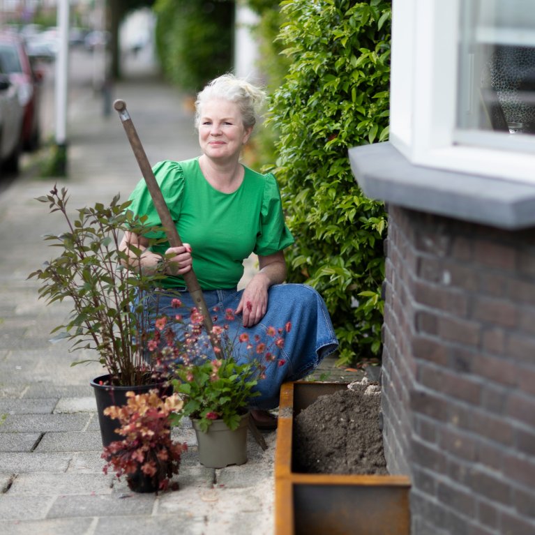 Janneke plant geveltuin aan