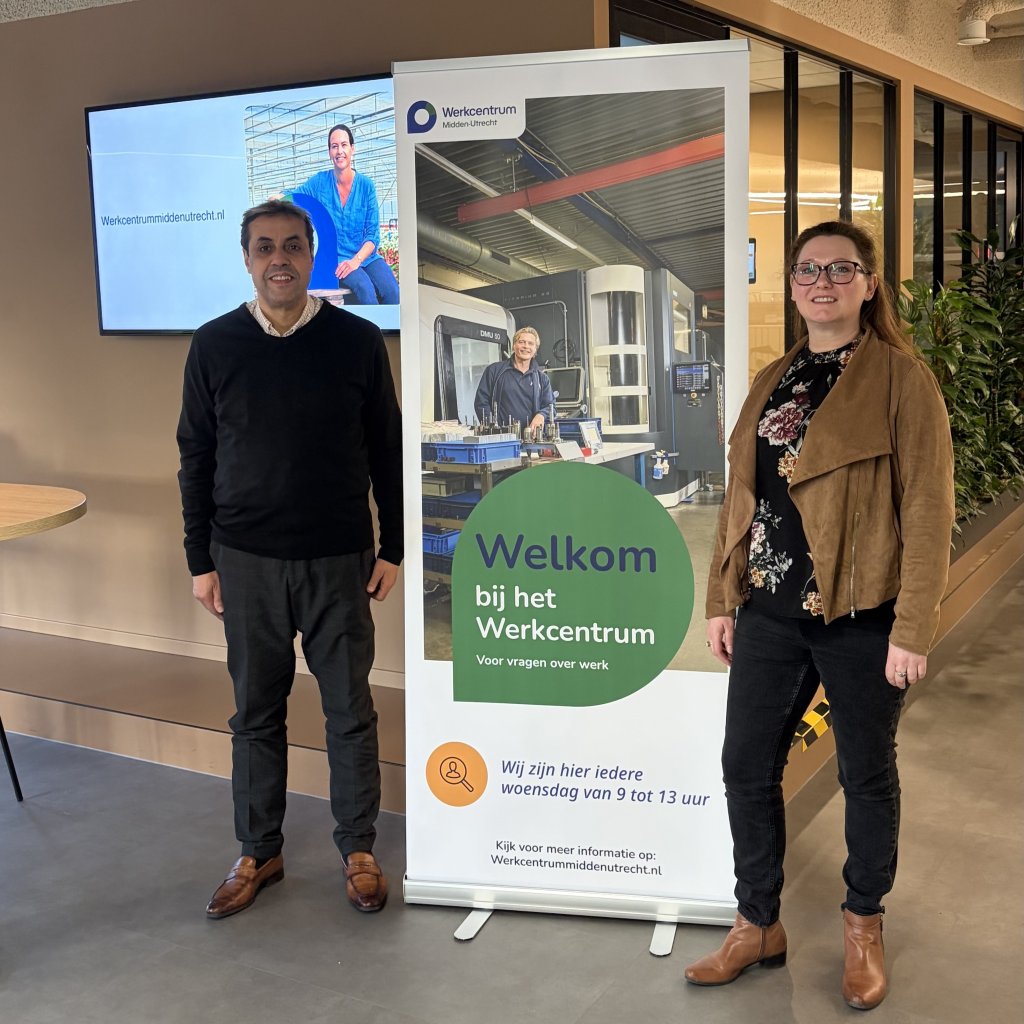 Mensen bij paneel Werkcentrum