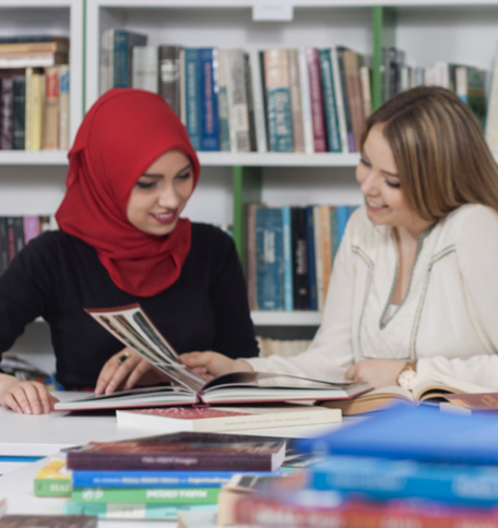 2 vrouwen in gesprek 