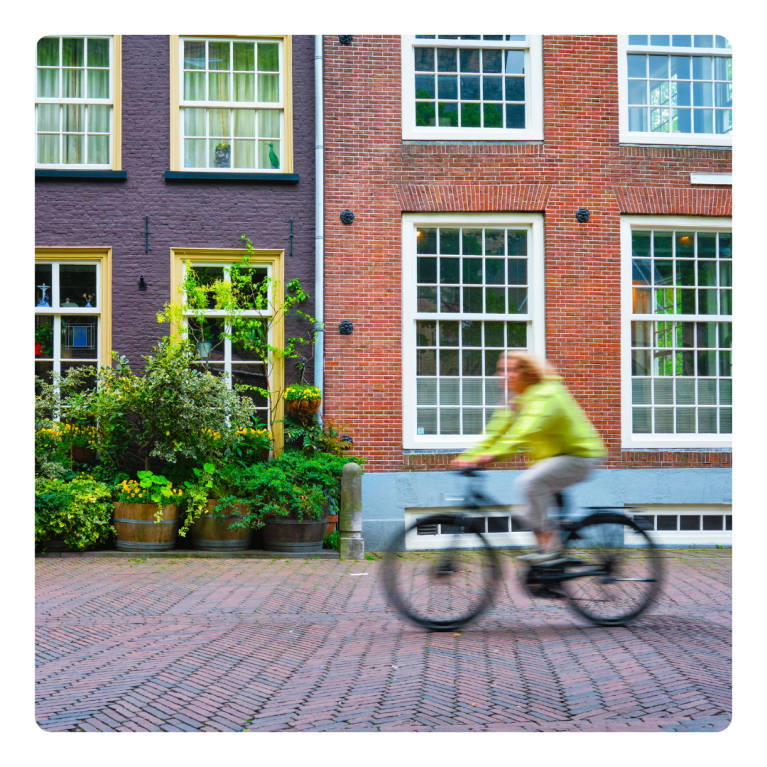 Vrouw op fiets