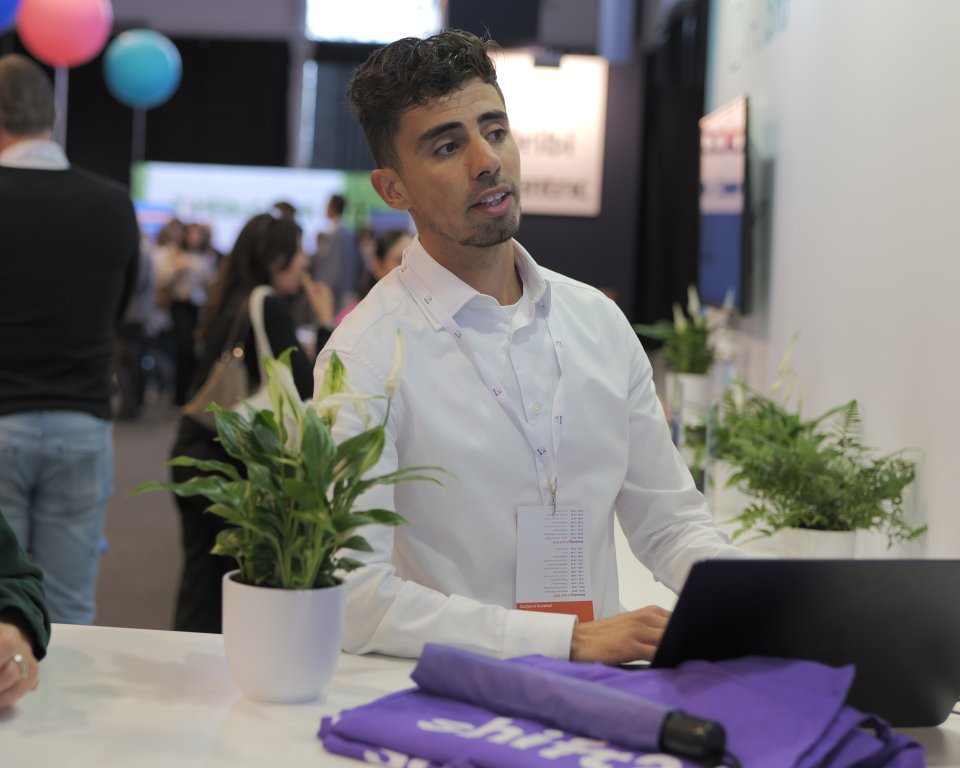 Soufyan gives a demonstration to a customer