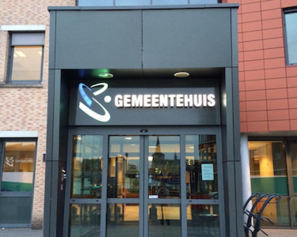 Afbeelding entree gemeentehuis