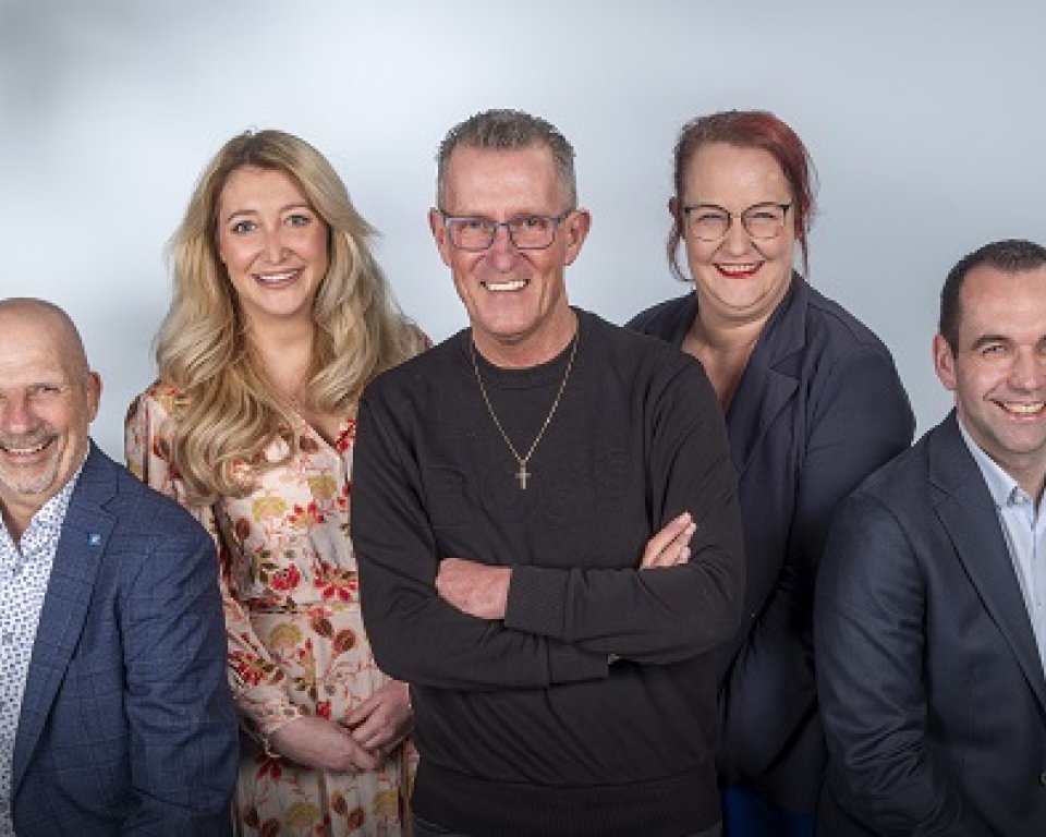 Op de foto van links naar rechts Jan Zwanenburg, Claudia Honings, Robert Honings (fractievoorzitter), Deborah Honings en Kevin Bremen