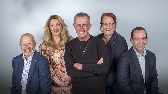 Op de foto van links naar rechts Jan Zwanenburg, Claudia Honings, Robert Honings (fractievoorzitter), Deborah Honings en Kevin Bremen