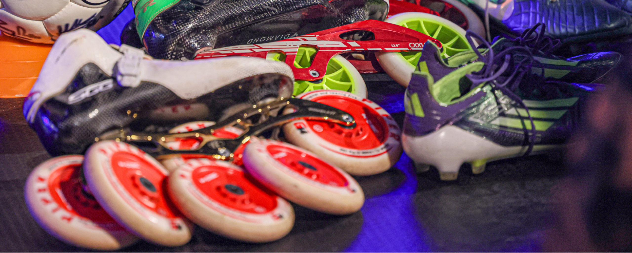 complilatie van bal, sportschoenen en skeelers en daar overheen een wit half transparante balk met de logo's van gemeente Staphorst en Sport & Business Staphorst