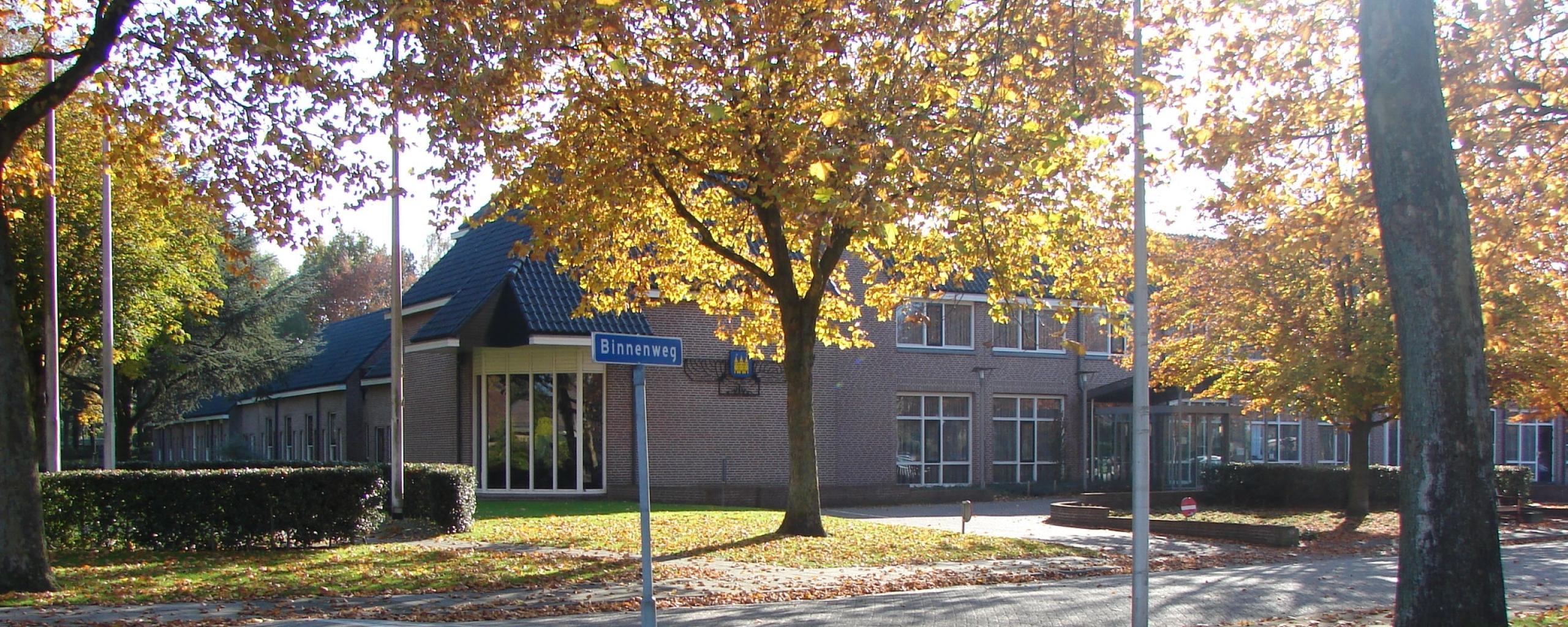 Gemeentehuis tijdens de herfst