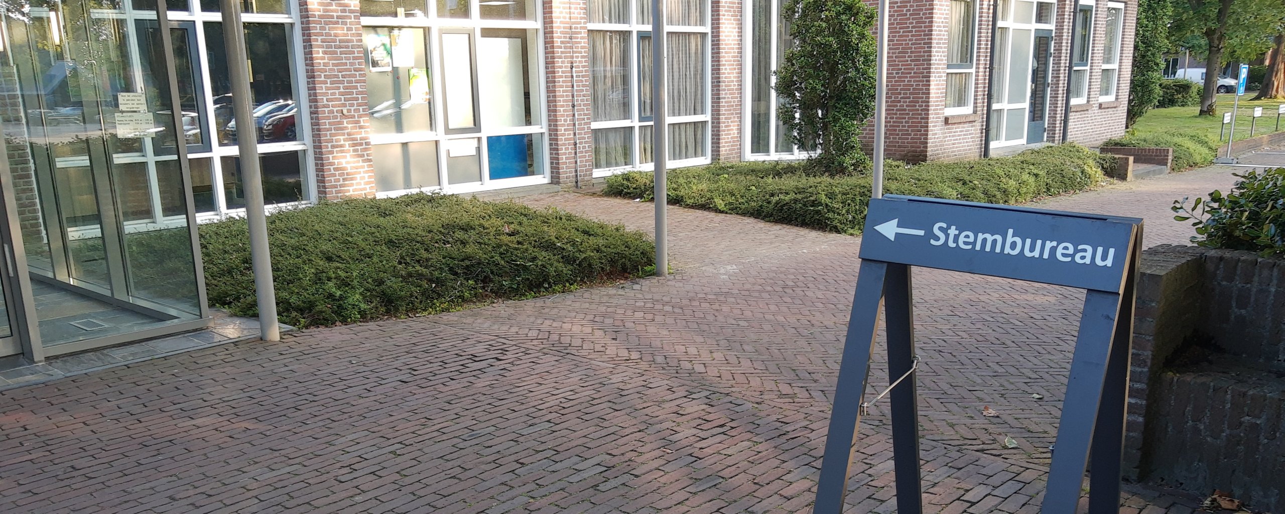 Verwijsbord stembureau