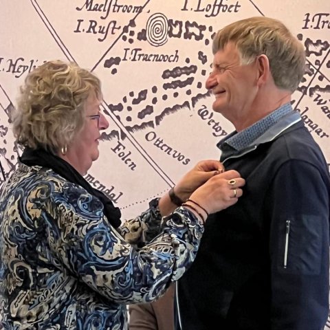 Man krijgt lintje opgespeld