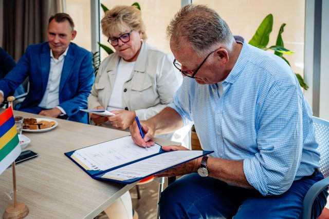 Burgemeester Roel Cazemier die de samenwerkingsintentieverklaring ondertekend.