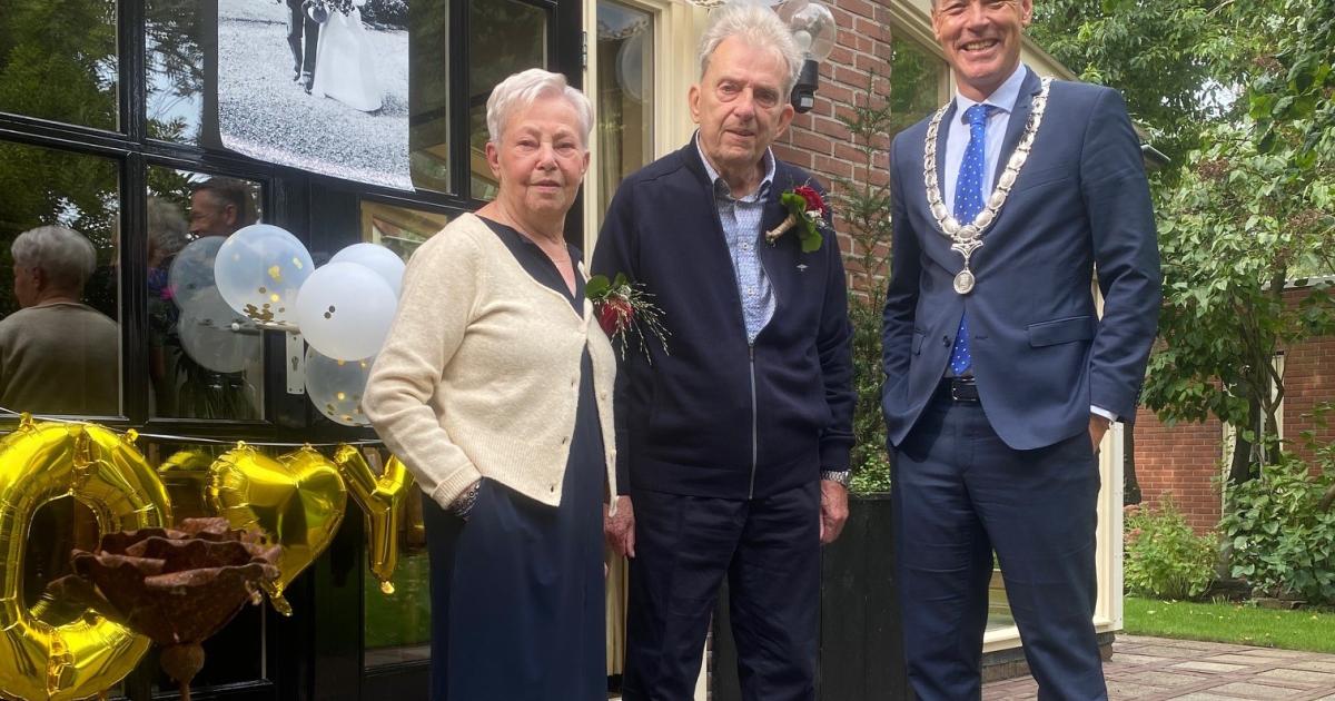 Burgemeester bezoekt diamanten bruidspaar Dekker - Gemeente Twenterand
