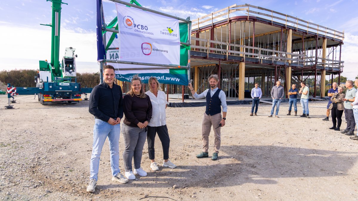 Hoogste punt bereikt voor nieuw Kindcentrum Oranje in Vroomshoop