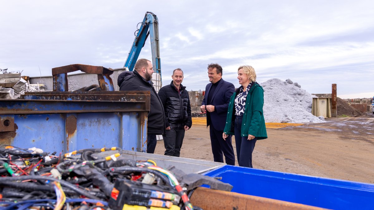 Wethouder Arjan Hof bezoekt familiebedrijf in metaalrecycling